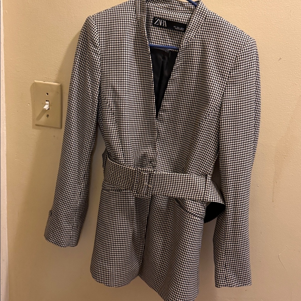Zara Women's Black and White Checkered Blazer